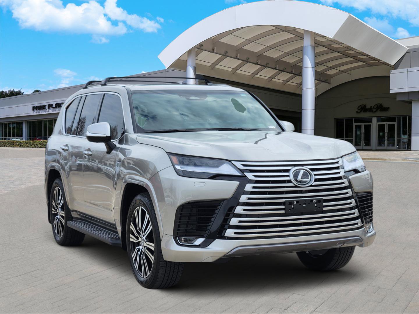 Used 2025 Lexus LX 600 4WD w/ Luxury Package image 2