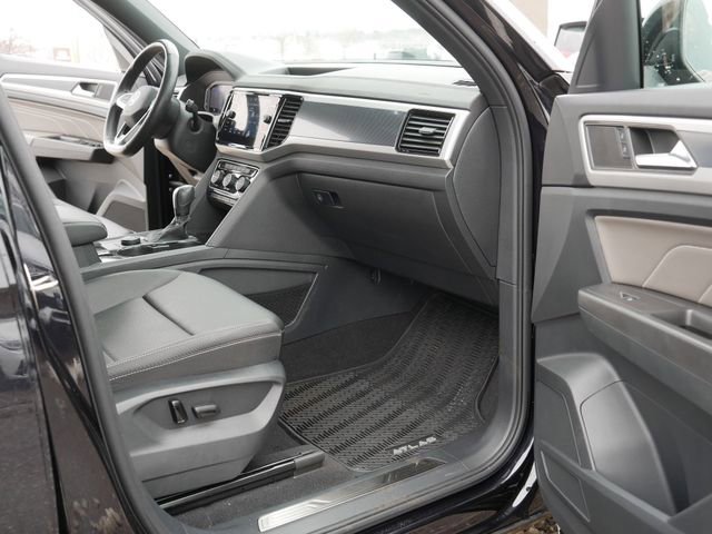 Certified 2023 Volkswagen Atlas Cross Sport SEL R-Line image 20
