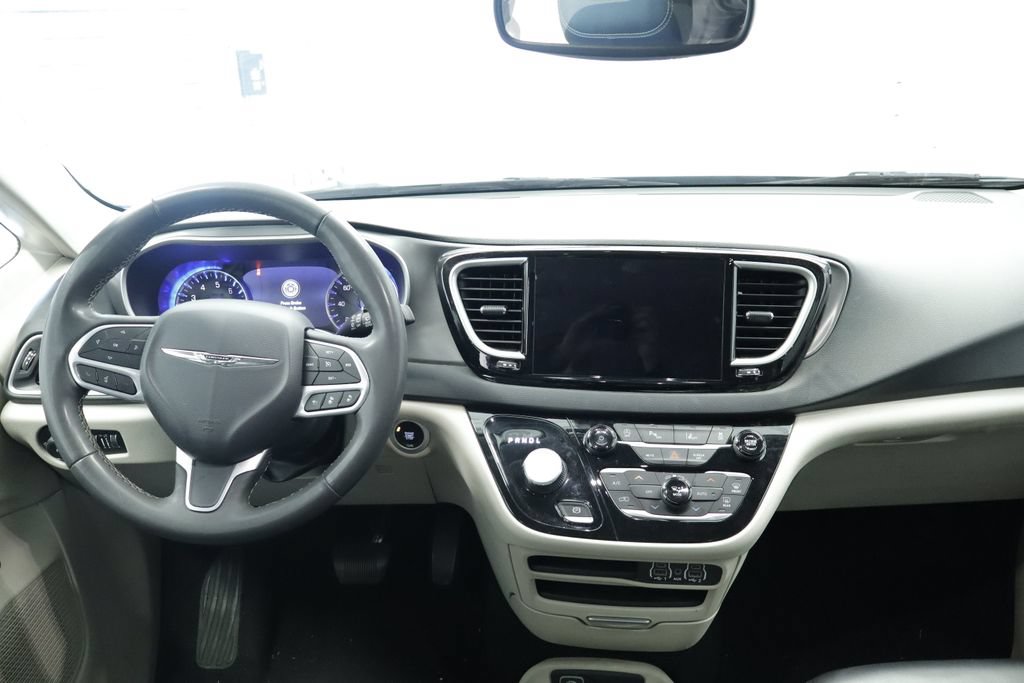 Certified 2023 Chrysler Pacifica Touring-L FWD image 23