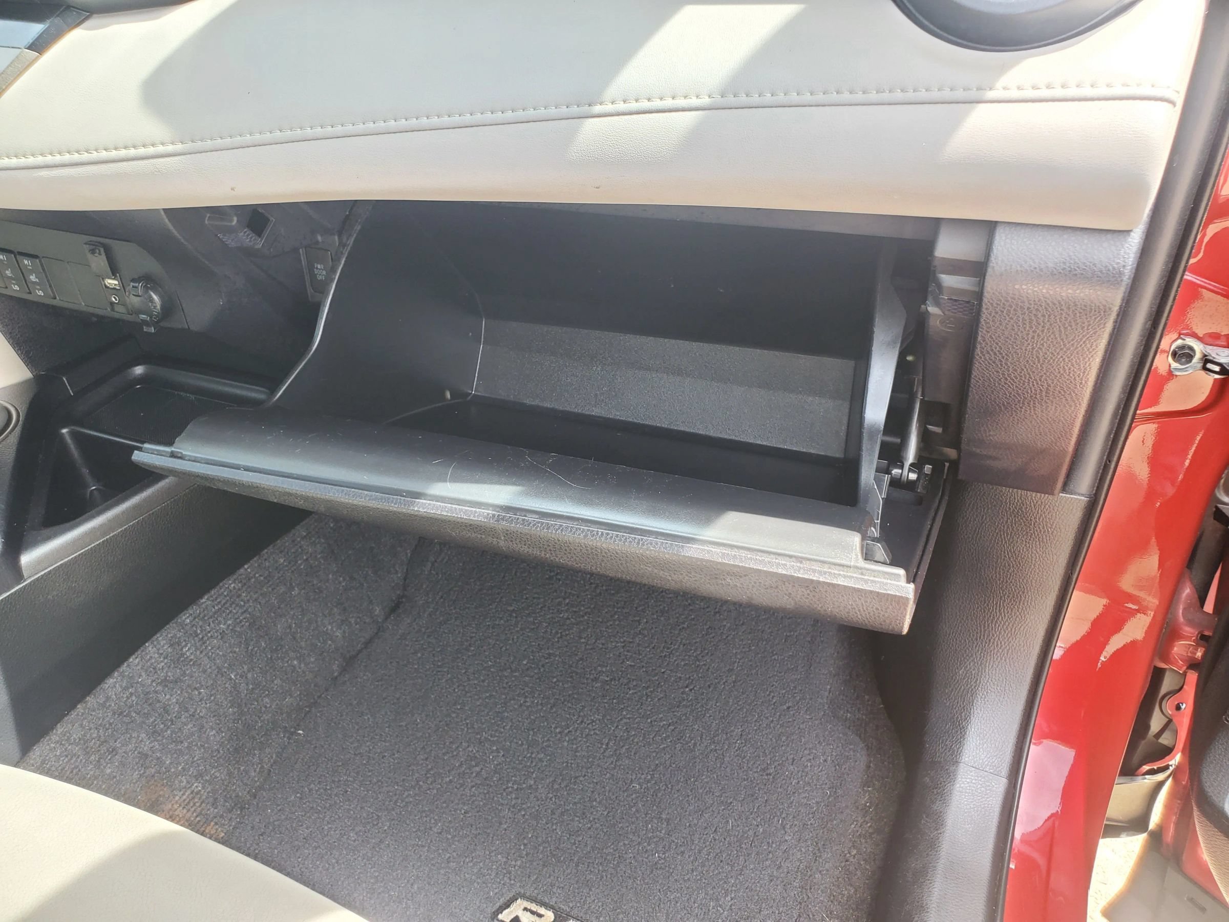 Used 2015 Toyota RAV4 Limited w/ Technology Package FWD image 34