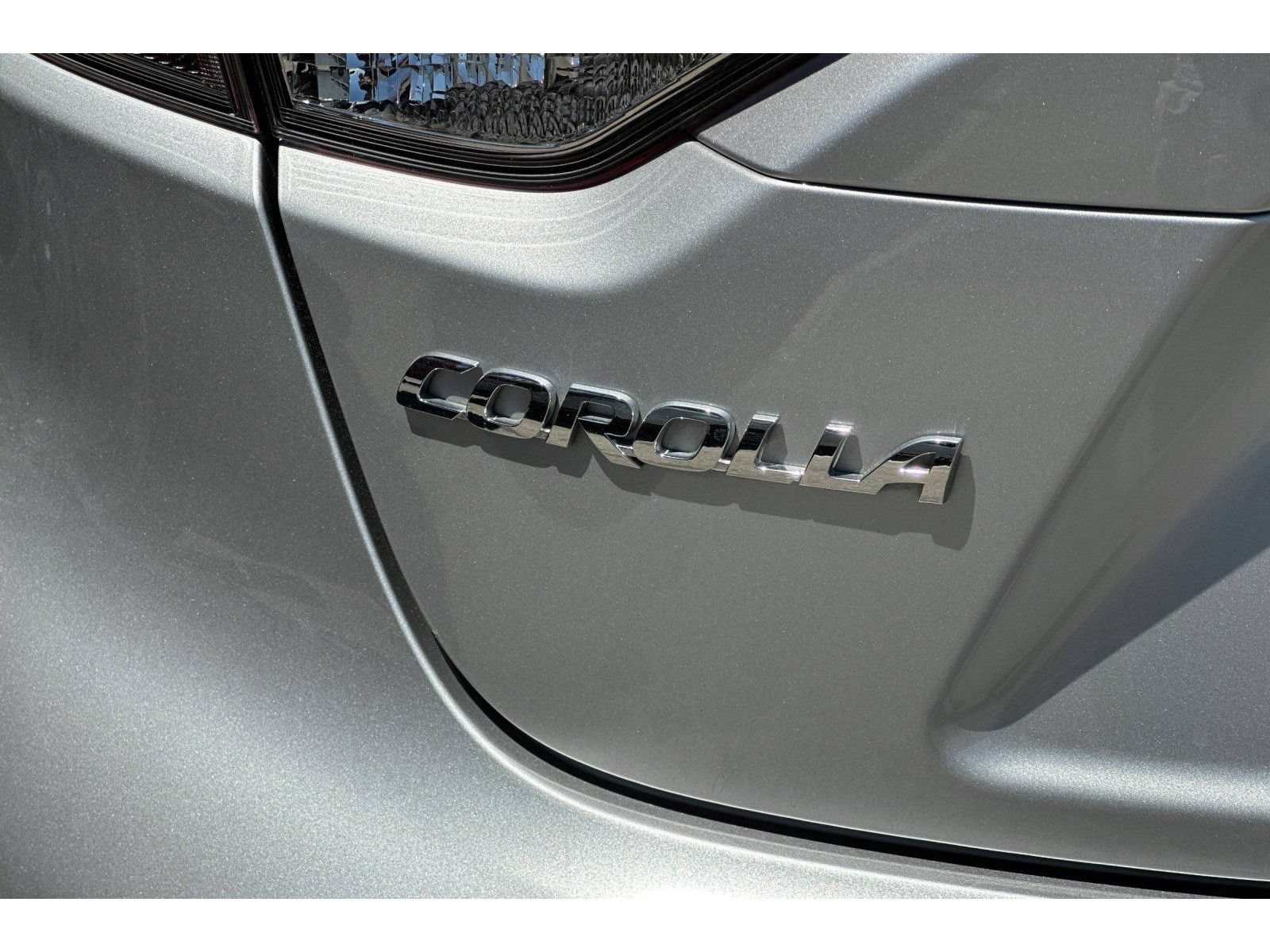 Used 2023 Toyota Corolla SE w/ Carpet Mat Package (TMS) FWD image 8