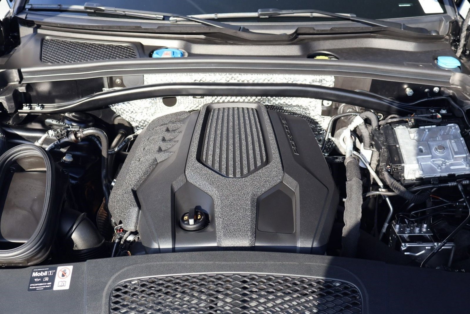 Certified 2025 Porsche Macan image 26