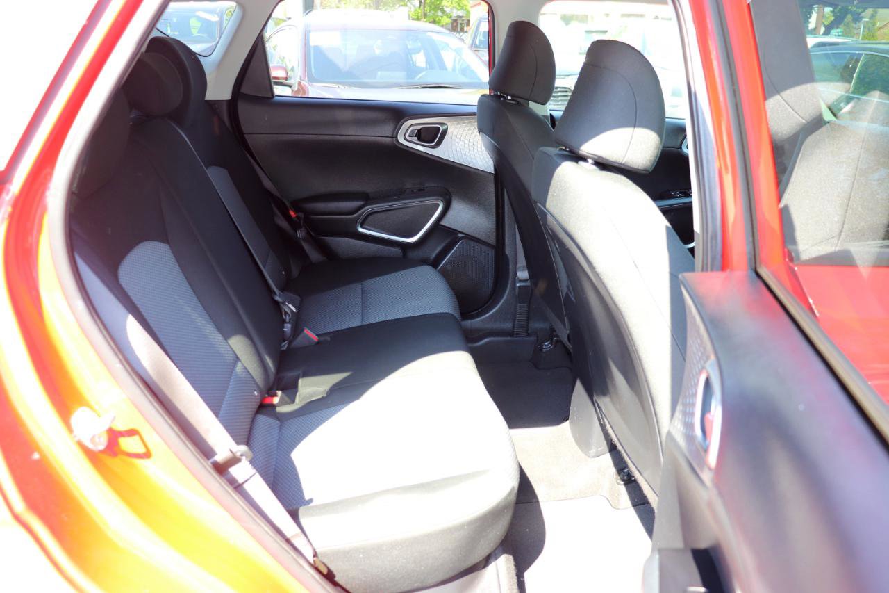 Used 2023 Kia Soul LX w/ LX Technology Package FWD image 13