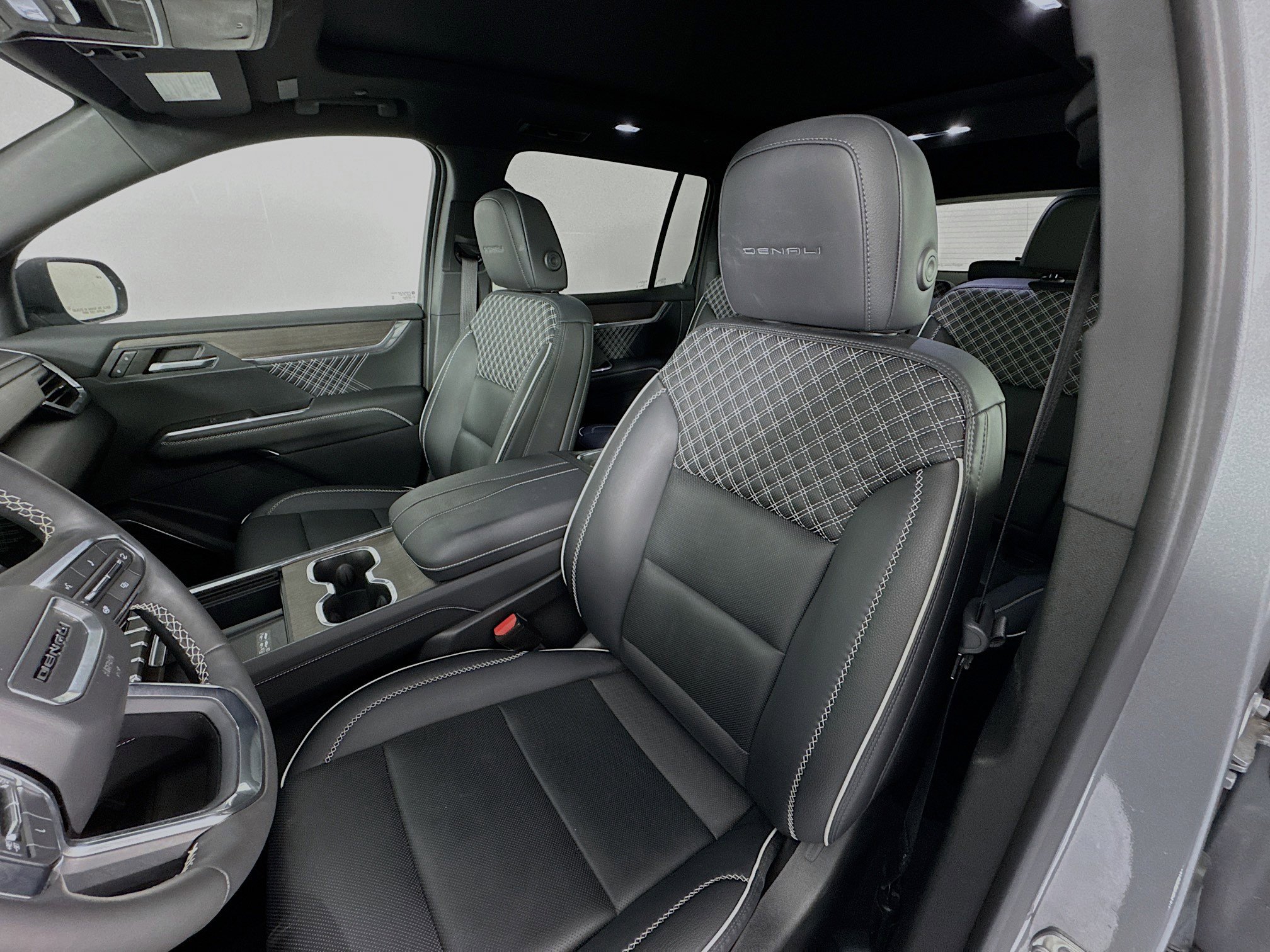 Used 2024 GMC Acadia Denali image 22