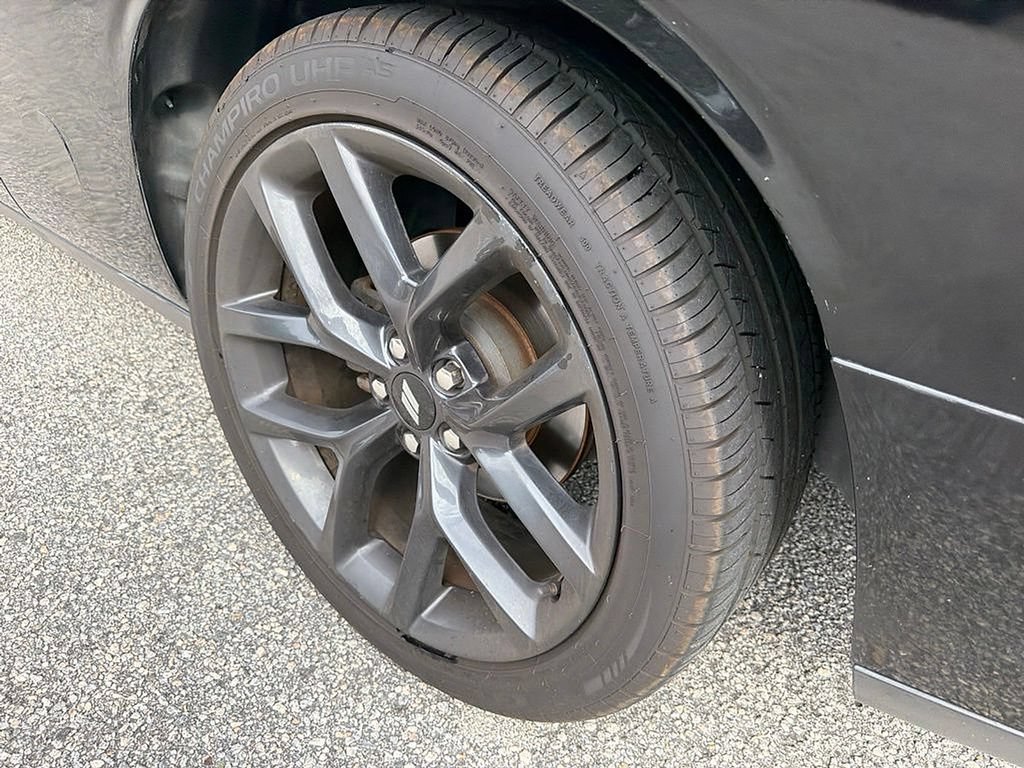 Used 2019 Dodge Challenger R/T w/ Driver Convenience Group RWD image 7
