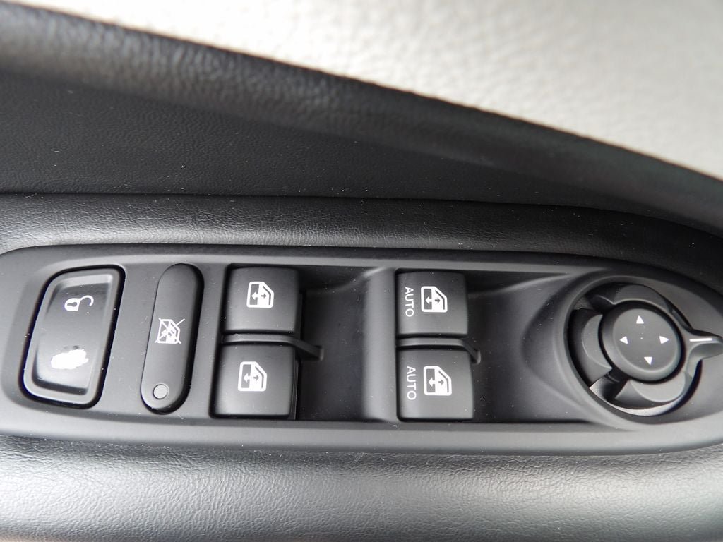 Used 2019 Jeep Compass Latitude w/ Popular Equipment Group FWD image 13