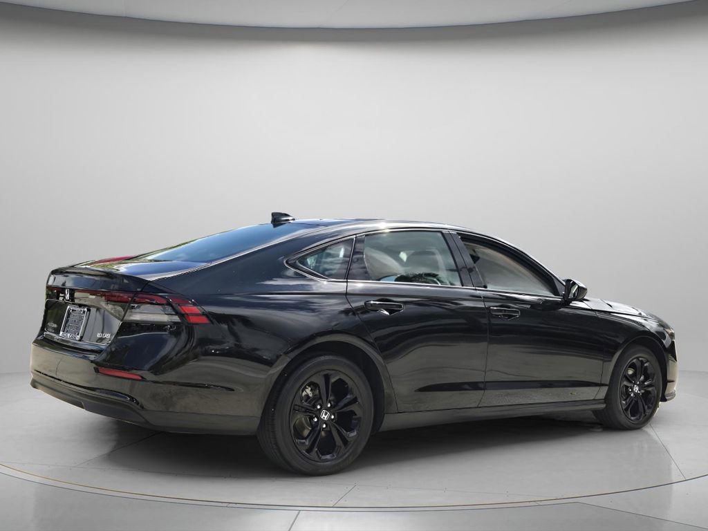 Certified 2025 Honda Accord SE image 7