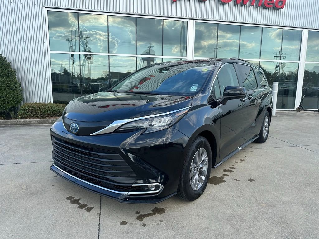 Used 2024 Toyota Sienna XLE