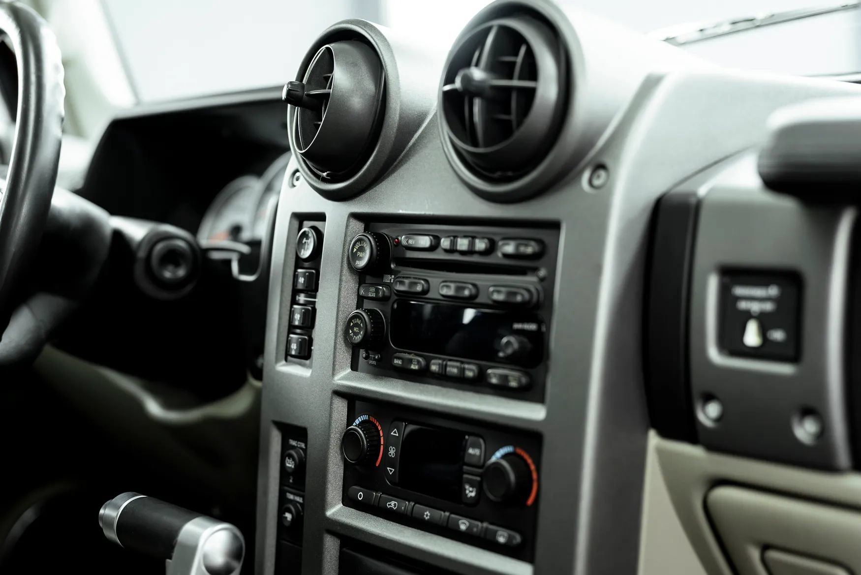 Used 2003 HUMMER H2 w/ Preferred Equipment Group AWD/4WD image 17