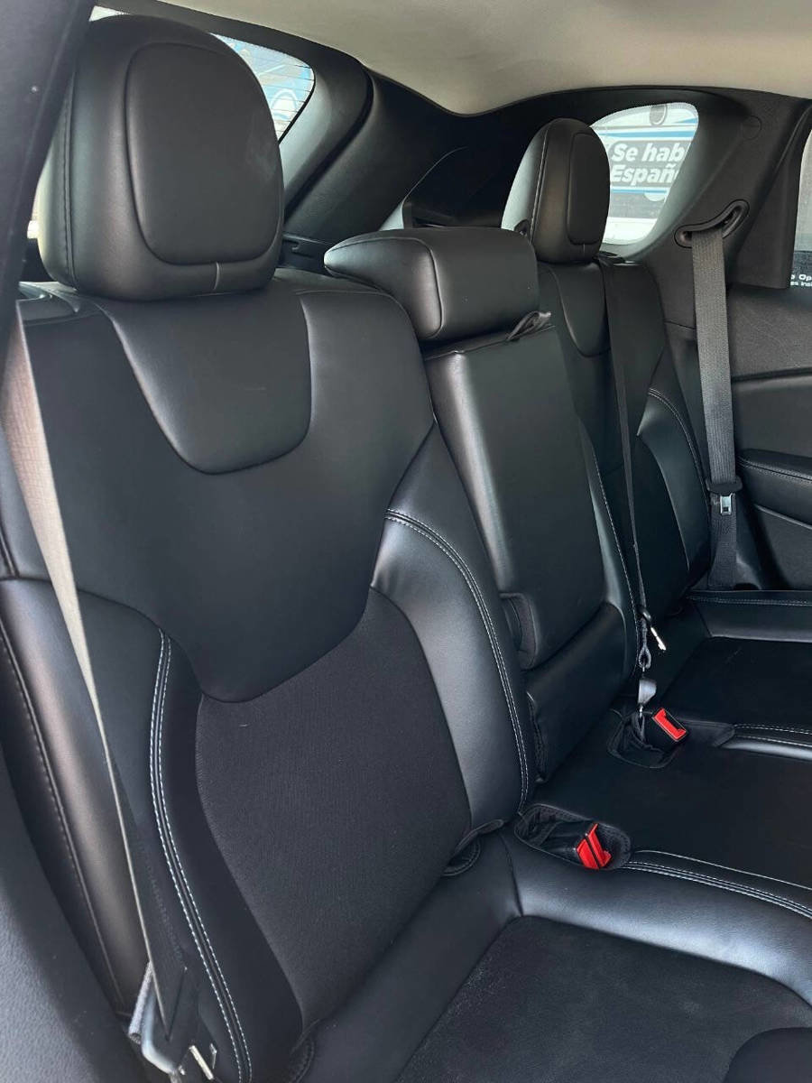 Used 2021 Jeep Cherokee Latitude Plus w/ Mopar Interior Package image 8