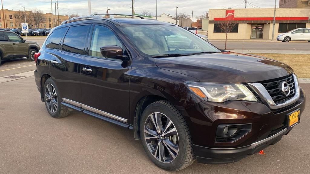 Used 2019 Nissan Pathfinder Platinum image 3