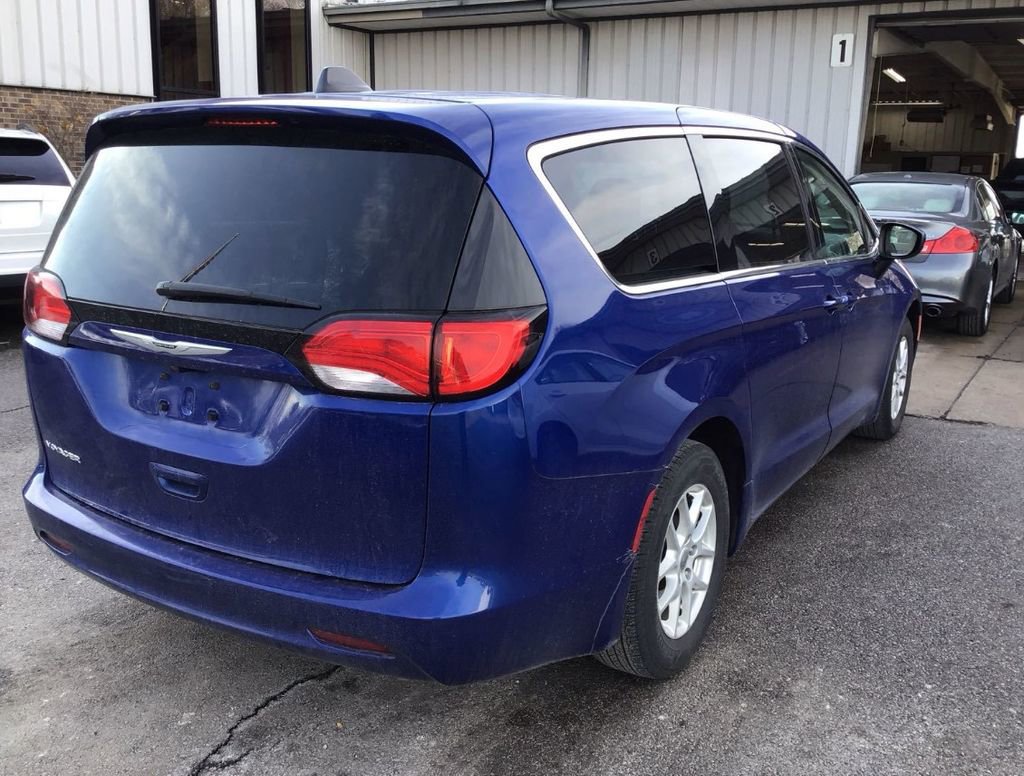 Used 2021 Chrysler Voyager LX image 6