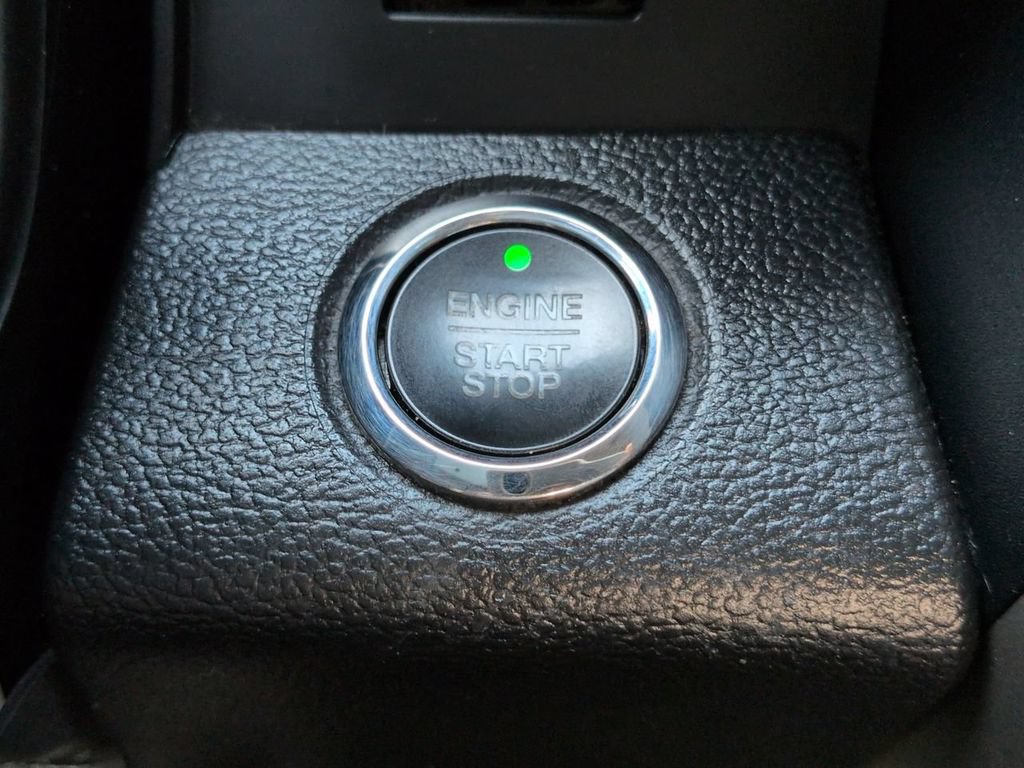 Used 2017 Ford F250 Lariat w/ Lariat Ultimate Package AWD/4WD image 29
