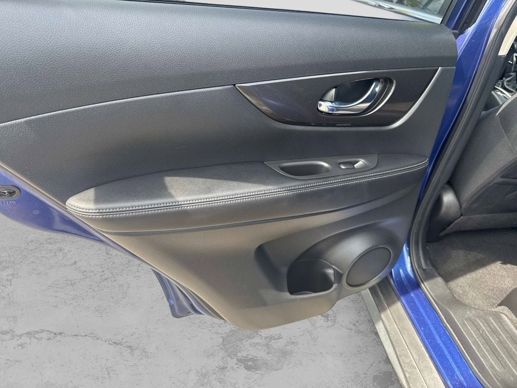 Certified 2020 Nissan Rogue SV AWD/4WD image 17