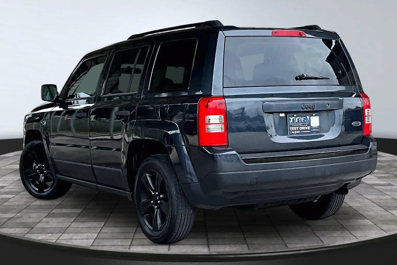 Used 2014 Jeep Patriot Sport w/ Southwest Package FWD image 4