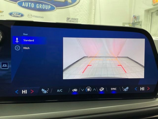 Used 2025 Chevrolet Traverse LT image 5