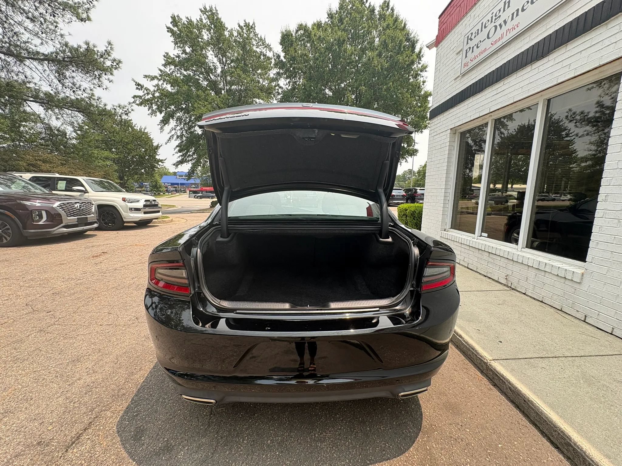 Used 2022 Dodge Charger SXT RWD image 19