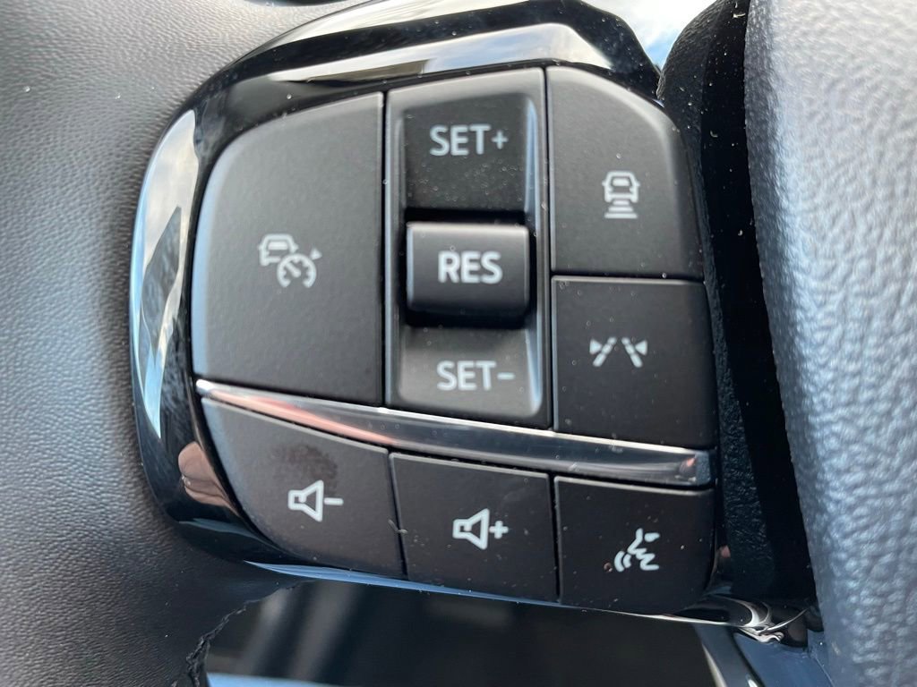 New 2026 Ford Escape SE w/ Class II Trailer Tow Package FWD image 17