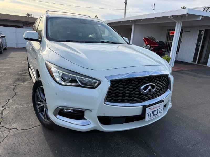Used 2017 INFINITI QX60 Luxe w/ Premium Plus Package AWD/4WD image 4