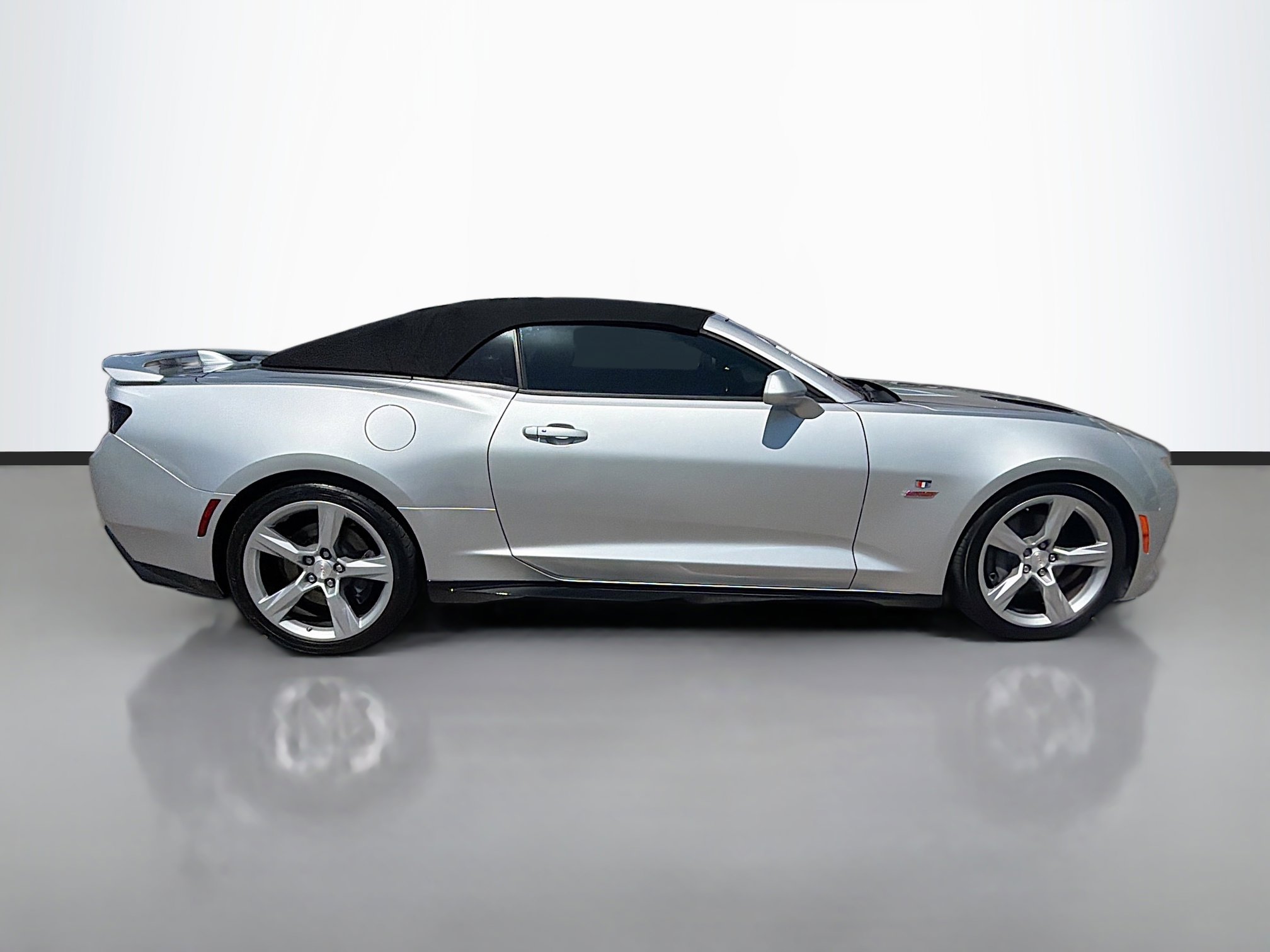 Used 2017 Chevrolet Camaro SS image 2