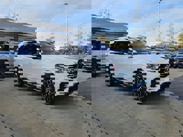 Used 2023 Mercedes-Benz GLS 580 4MATIC image 2