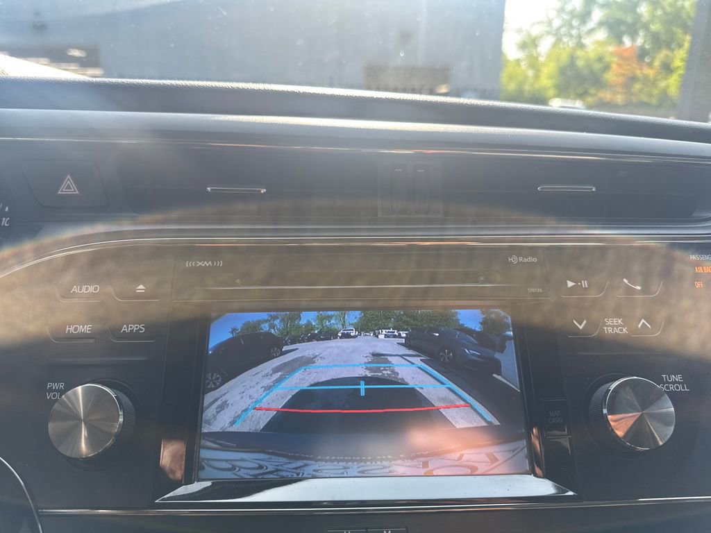 Used 2017 Toyota Avalon XLE Premium image 18