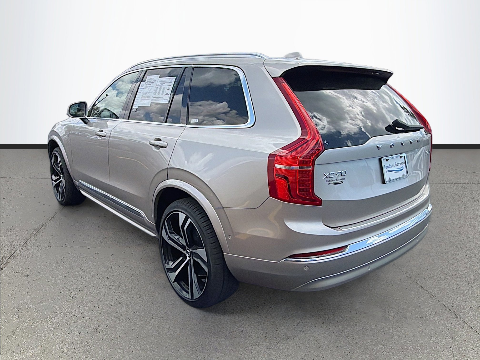 Used 2025 Volvo XC90 B6 Ultra w/ Protection Package Premier image 6