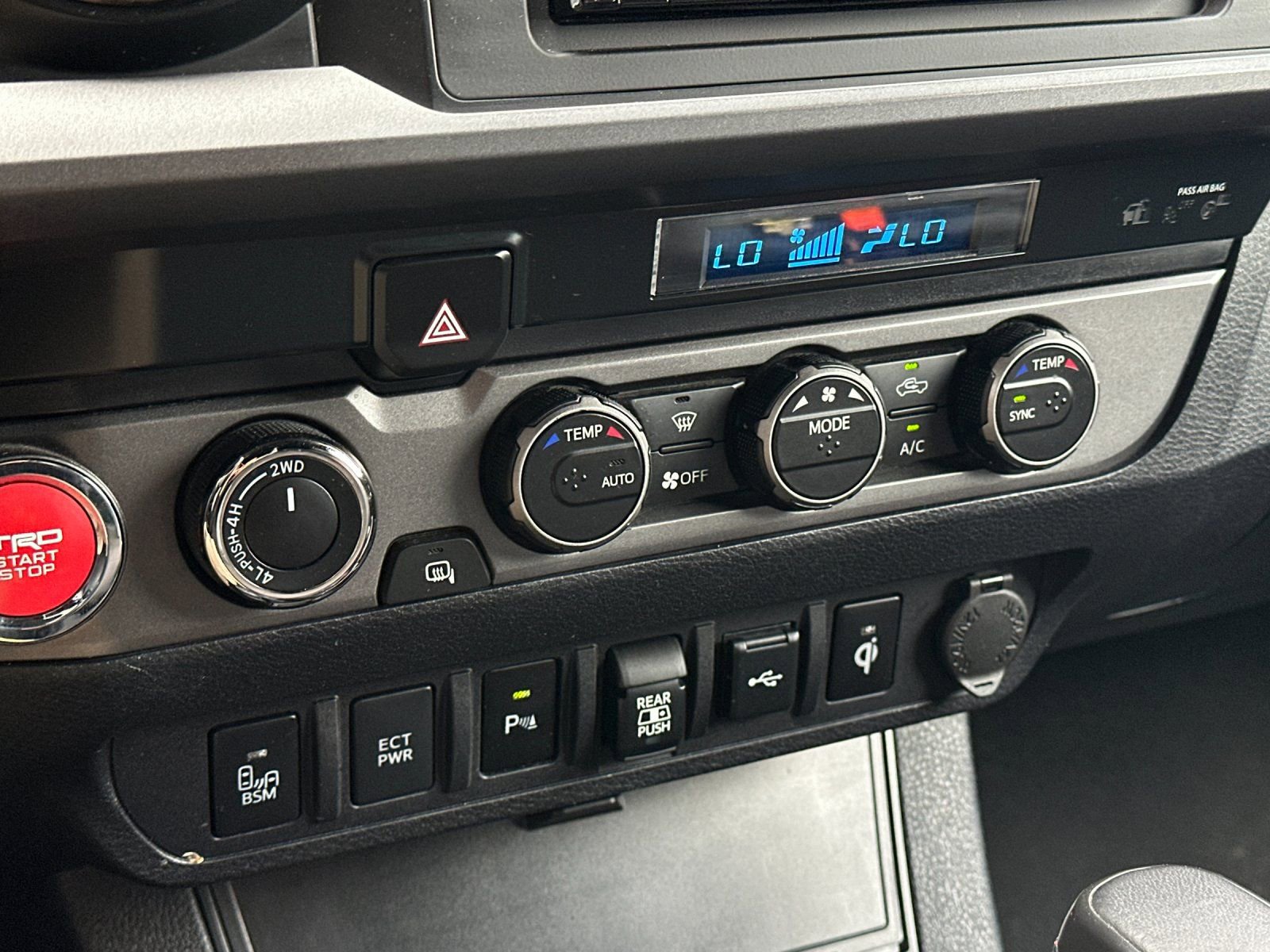 Used 2022 Toyota Tacoma TRD Off-Road w/ Technology Package AWD/4WD image 16