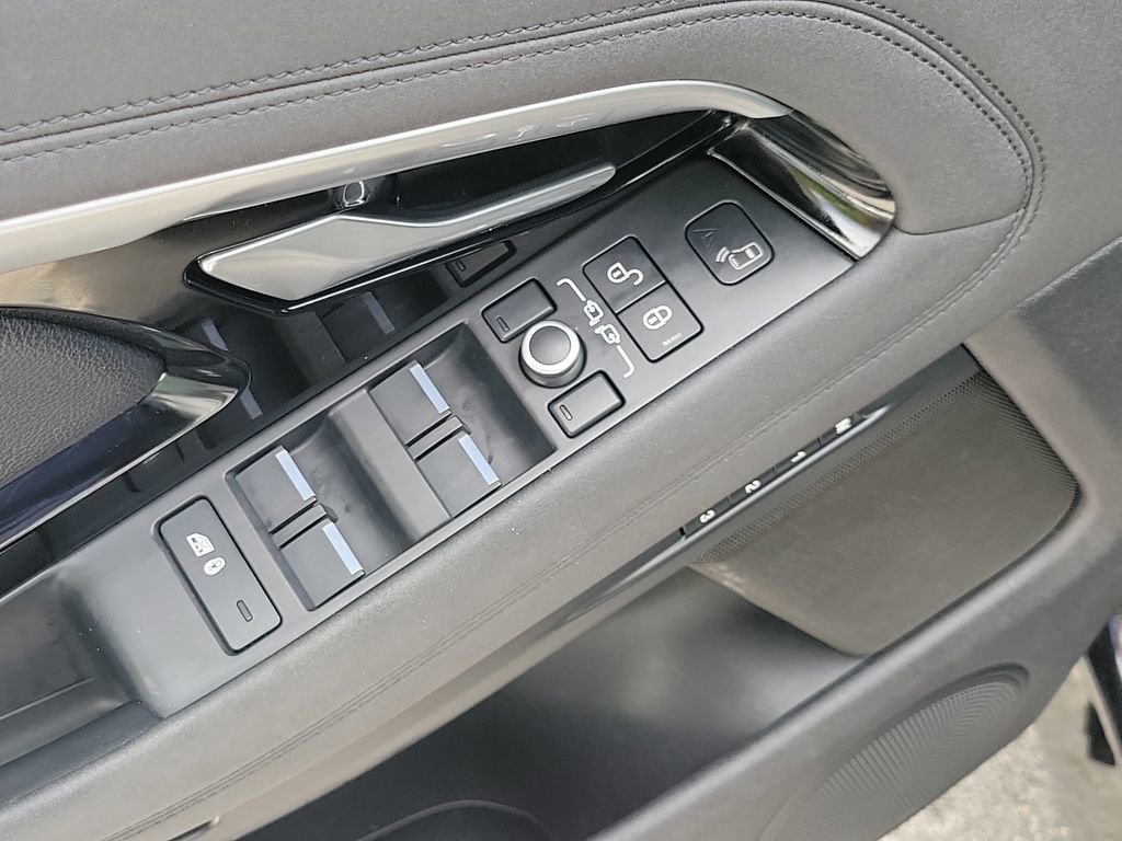 Used 2020 Land Rover Range Rover Evoque SE image 25
