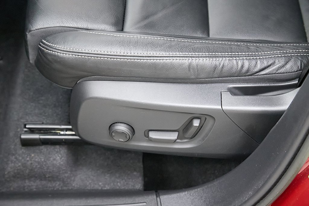 Certified 2023 Volvo XC40 B5 Plus w/ Driver Assist Package image 15