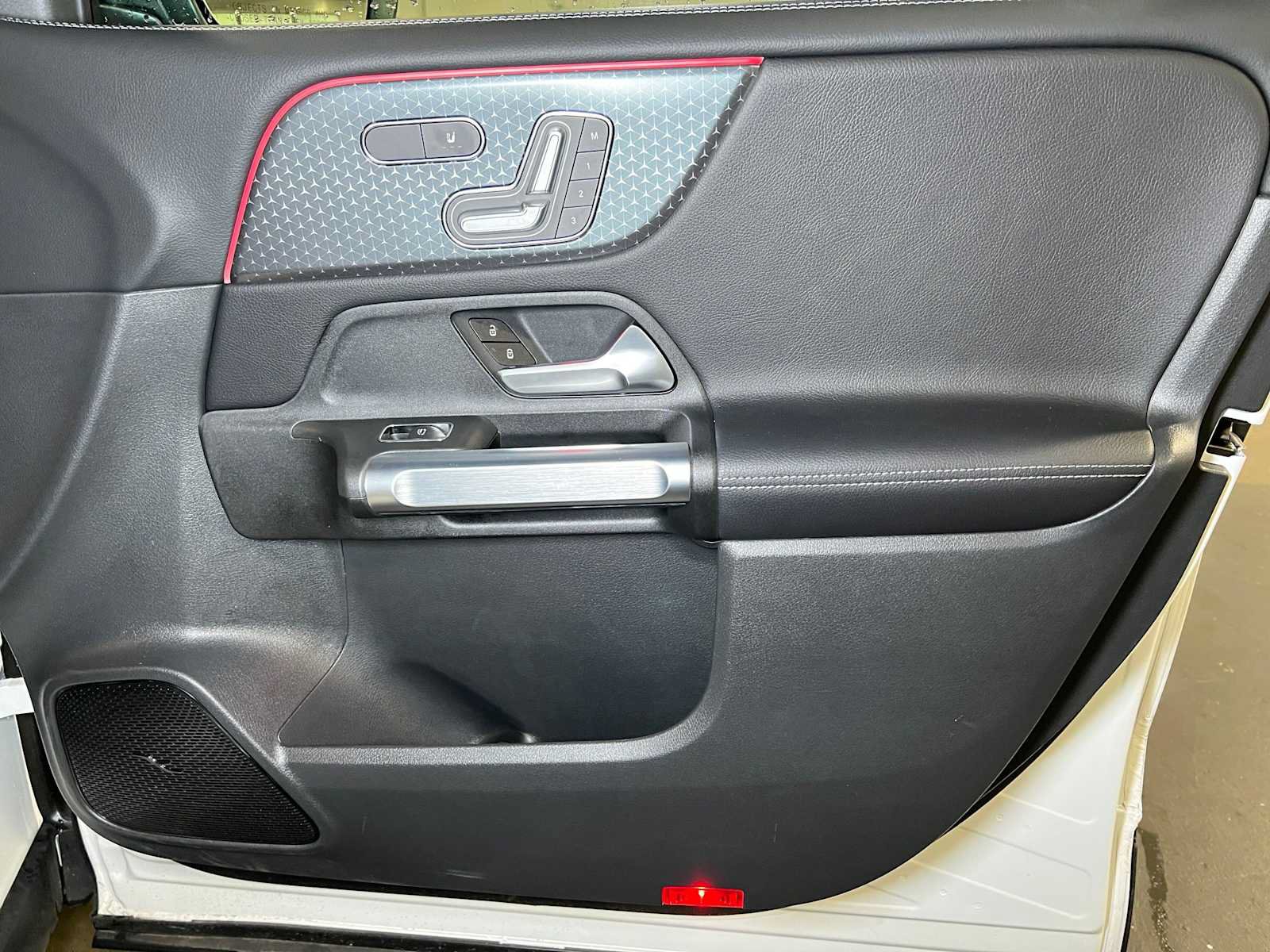 Used 2026 Mercedes-Benz GLB 250 4MATIC image 10