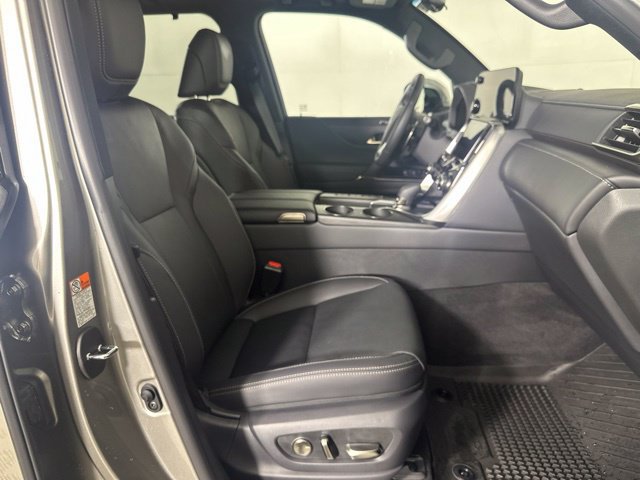 Used 2025 Lexus LX 700h Luxury AWD/4WD image 35