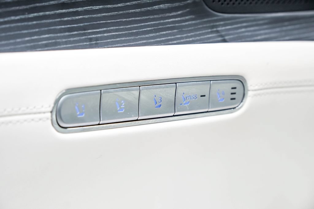Used 2023 Genesis G90 3.5T AWD/4WD image 46