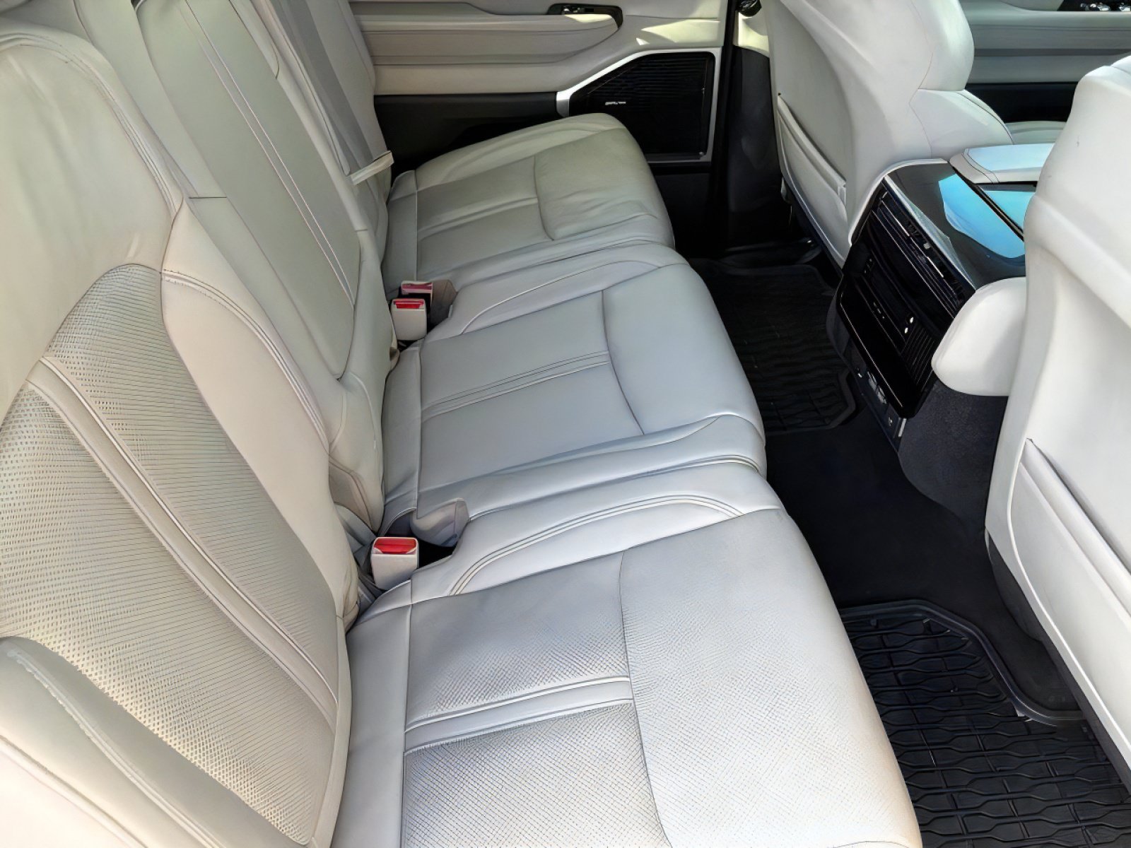 Used 2022 Jeep Wagoneer Series I AWD/4WD image 11