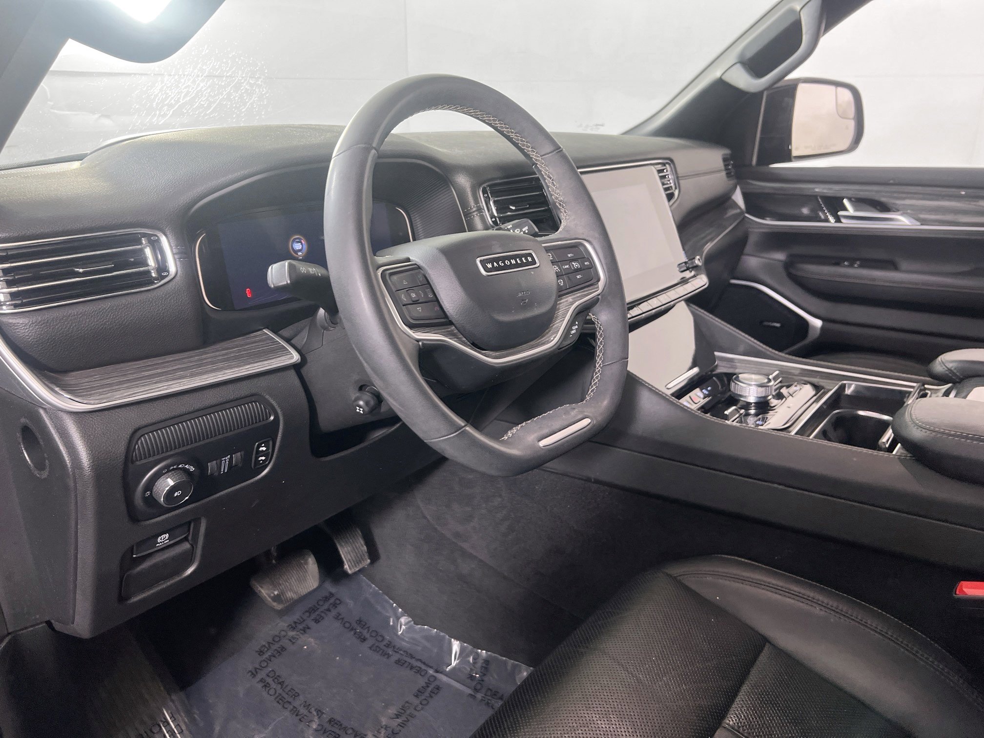 Used 2022 Jeep Wagoneer Series III w/ Rear Seat Video Group 1 image 9