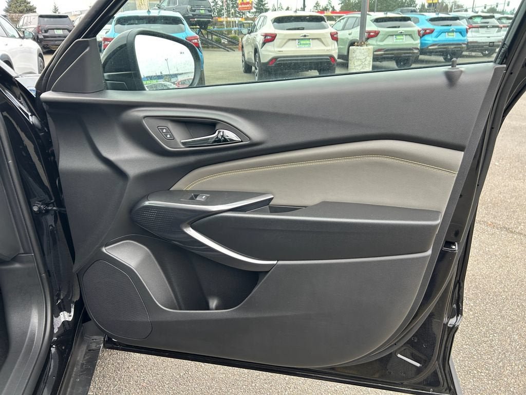 New 2026 Chevrolet Trax ACTIV w/ Sunroof Package FWD image 25