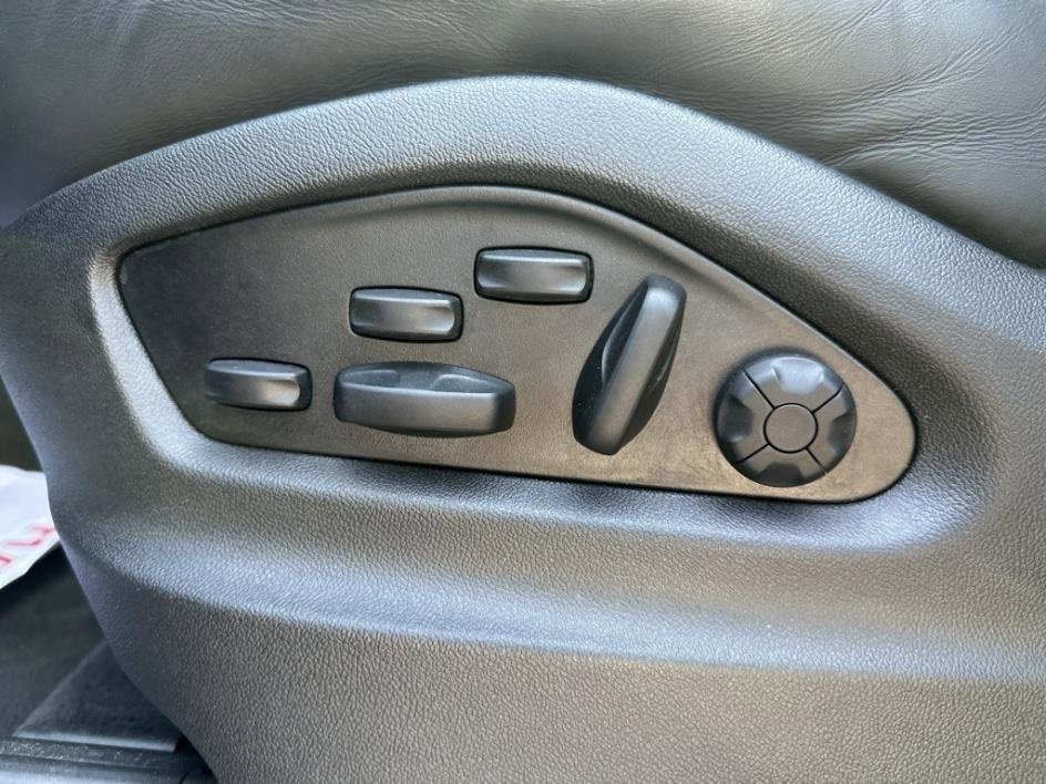 Used 2022 Porsche Cayenne Platinum Edition image 26
