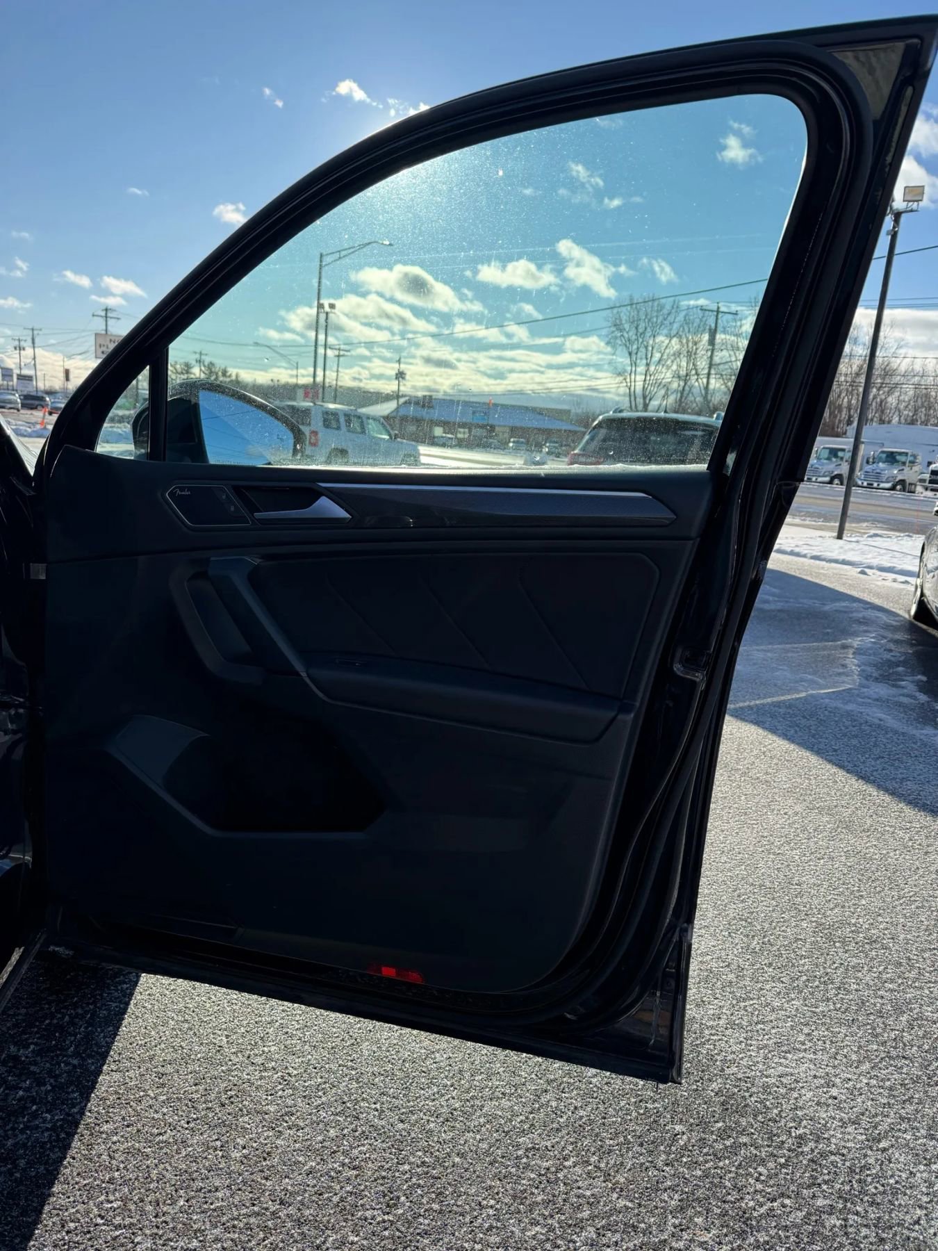 Used 2019 Volkswagen Tiguan SEL Premium R-Line image 26