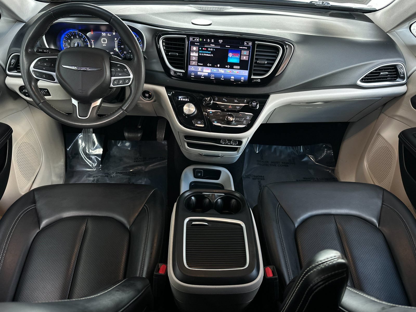 Used 2023 Chrysler Pacifica Touring-L FWD image 12