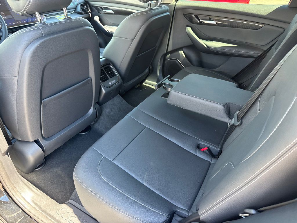 New 2027 VinFast VF 8 Eco AWD/4WD image 19