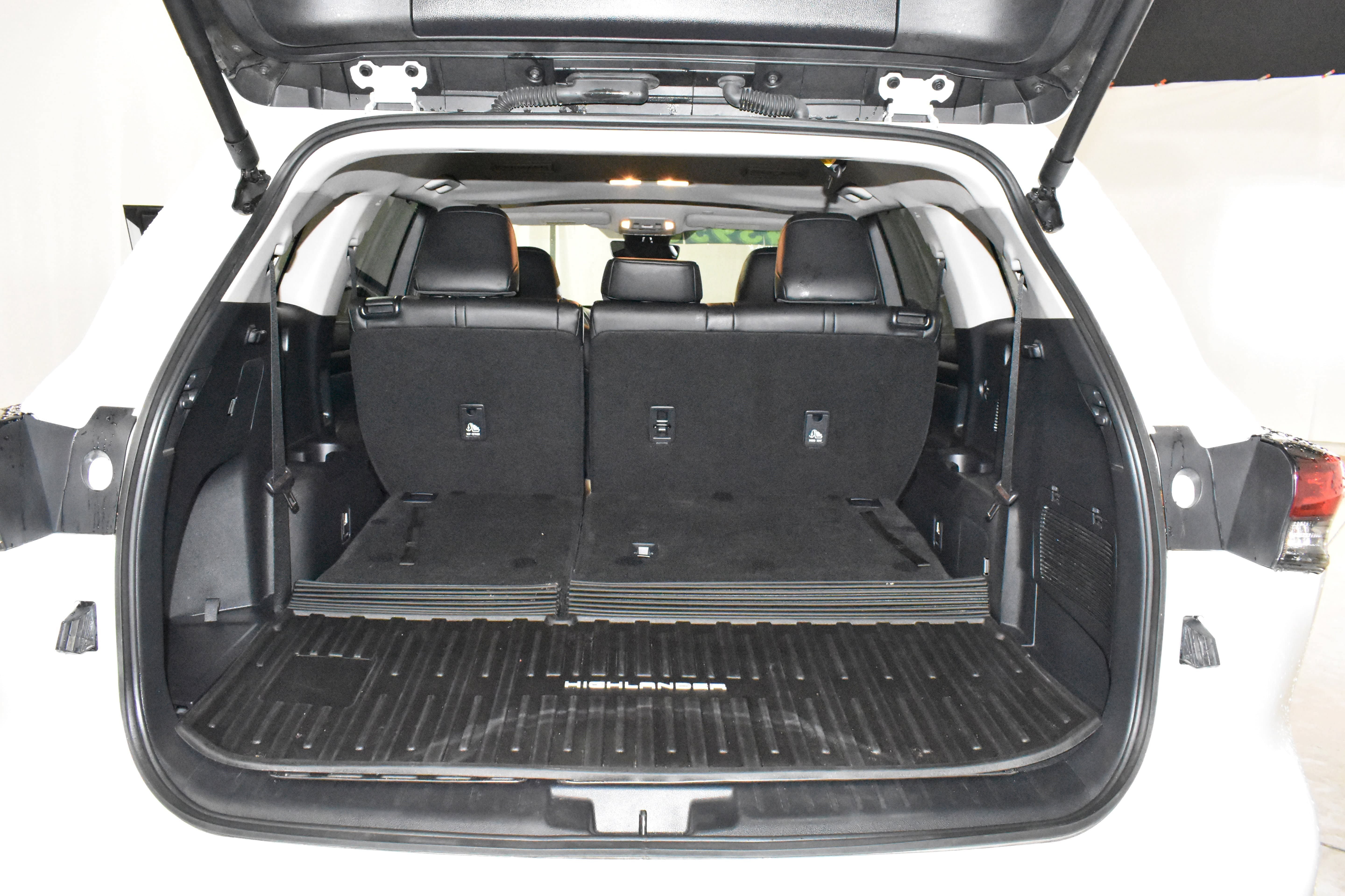 Used 2025 Toyota Highlander XLE FWD image 28