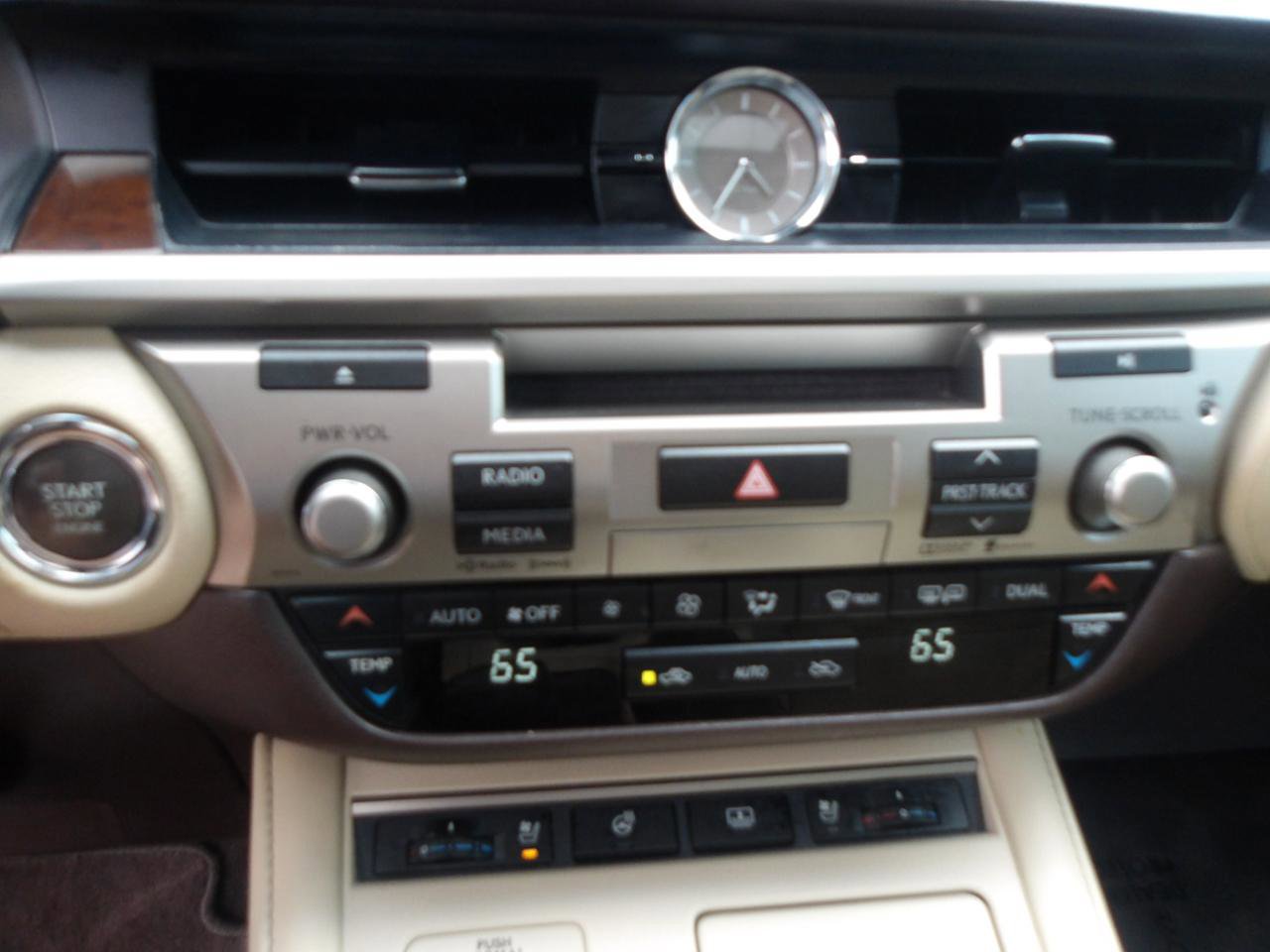 Used 2016 Lexus ES 350 w/ Luxury Package w/Wood Trim FWD image 26