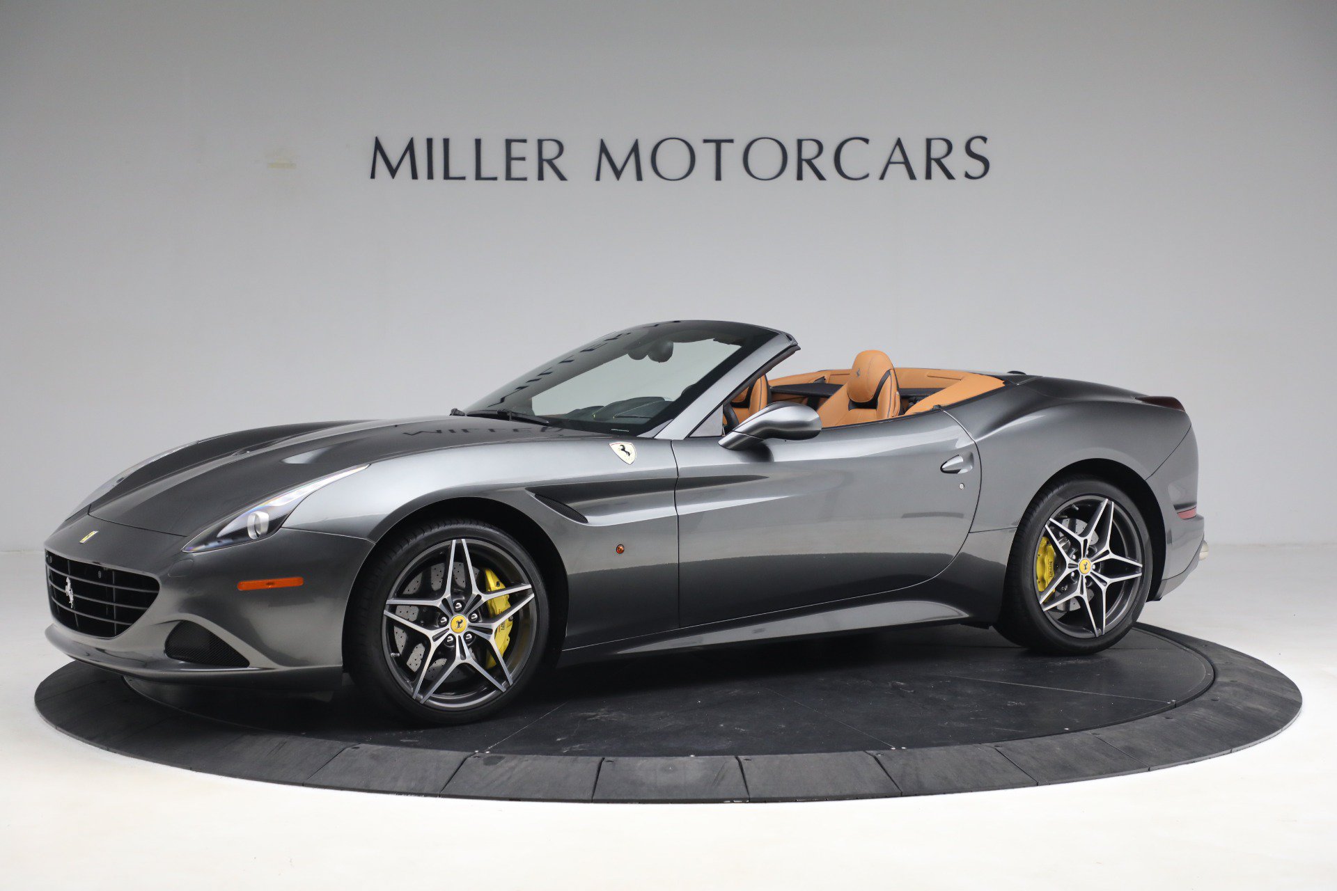Certified 2017 Ferrari California T RWD image 2