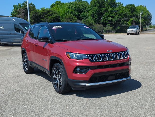Used 2025 Jeep Compass Limited AWD/4WD image 3
