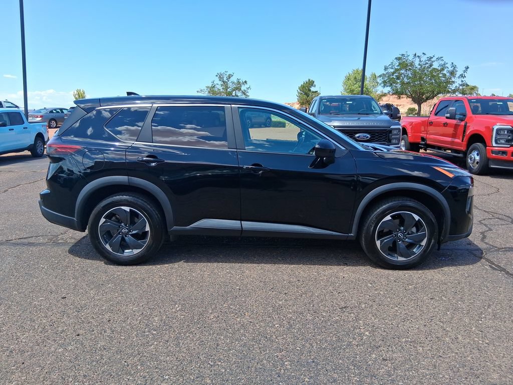 Used 2024 Nissan Rogue SV AWD/4WD image 6