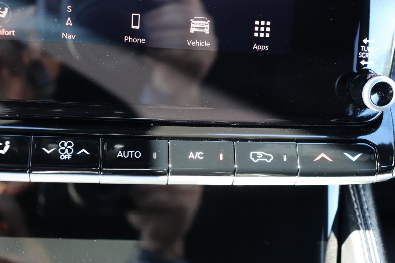 Used 2024 Jeep Wagoneer Series II w/ Flexible Seating Group AWD/4WD image 43