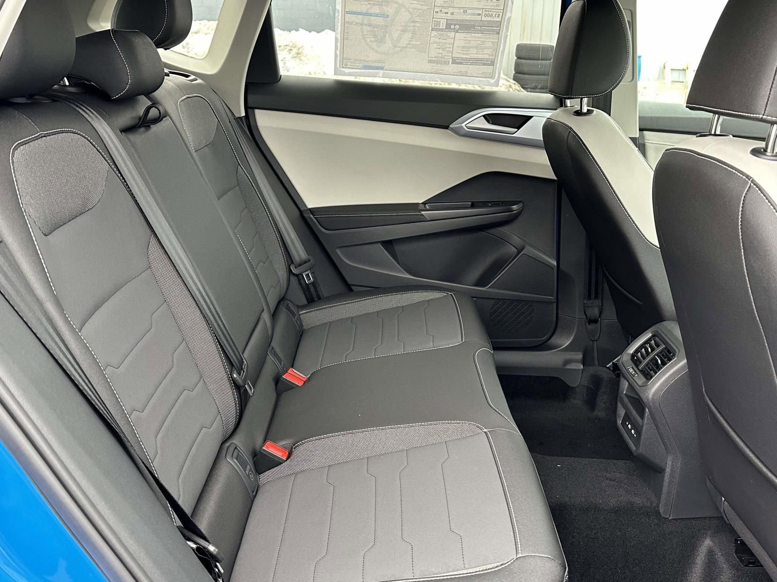 New 2026 Volkswagen Taos SE image 15