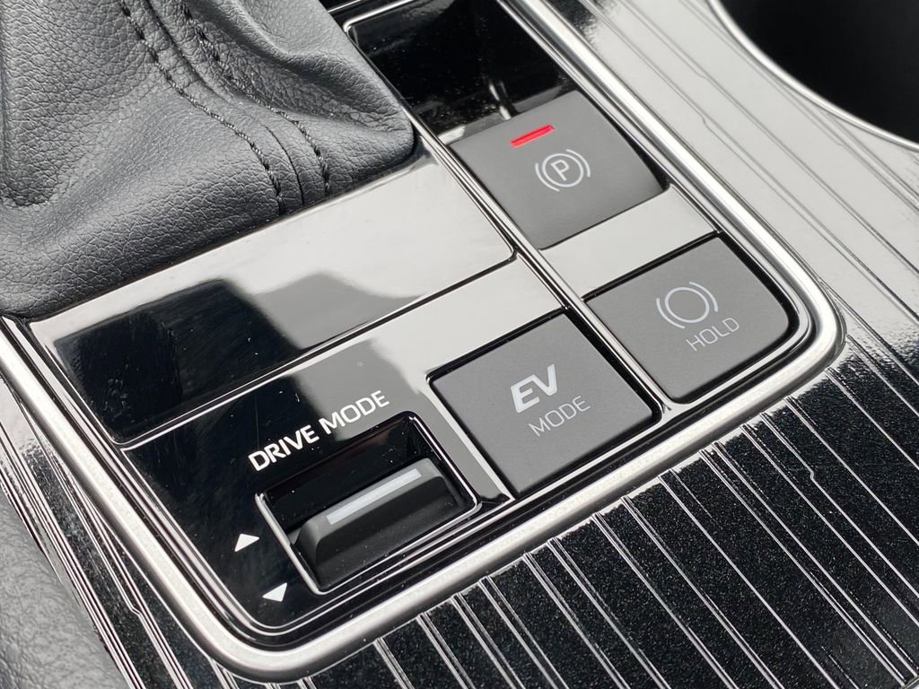 Used 2025 Toyota Sienna XSE image 28