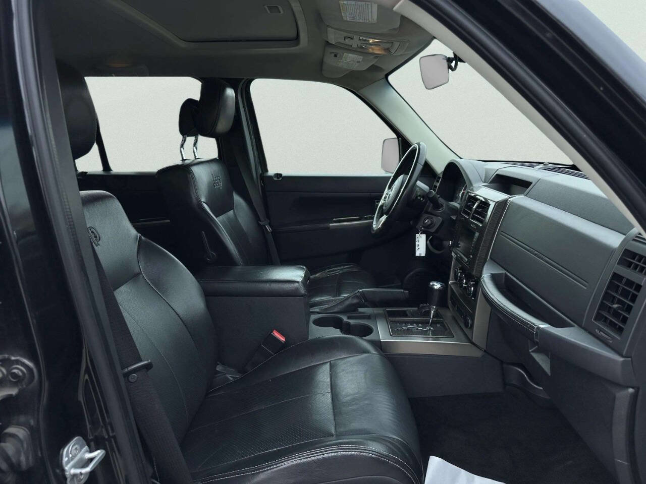 Used 2011 Jeep Liberty Limited w/ Sky's The Limit Group image 20