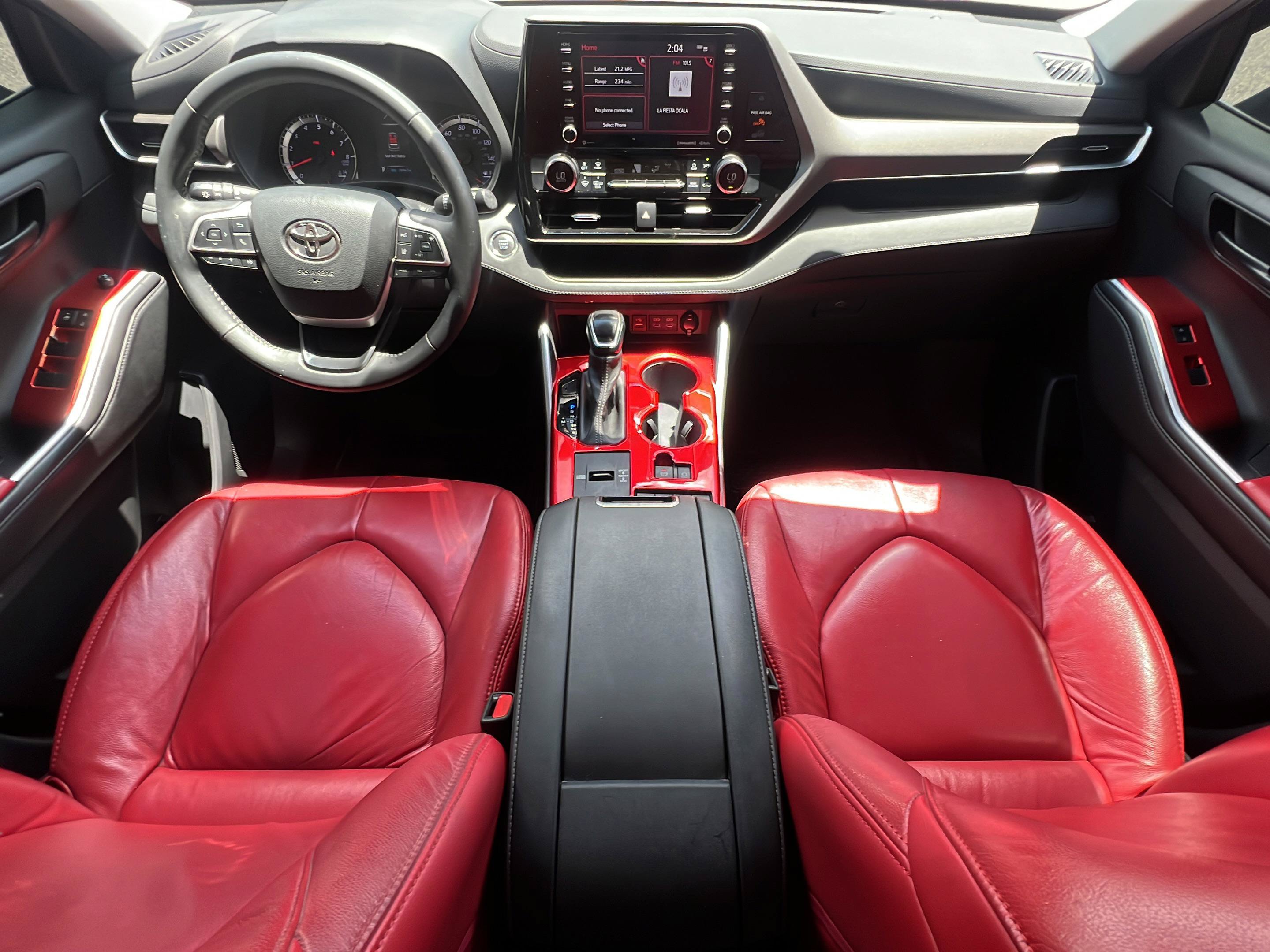 Used 2022 Toyota Highlander LE FWD image 12
